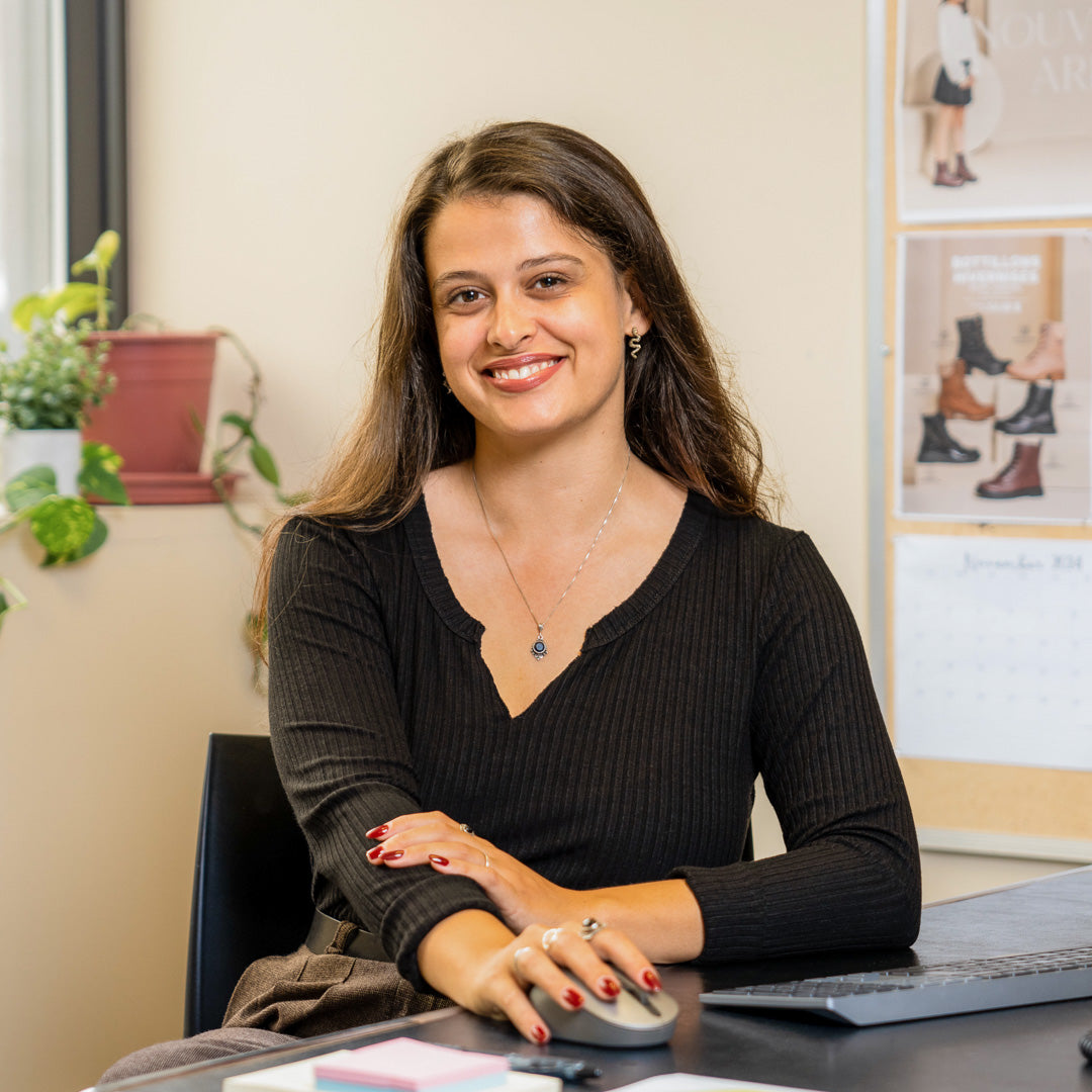 HR-web-234224-2-Yellow Shoes