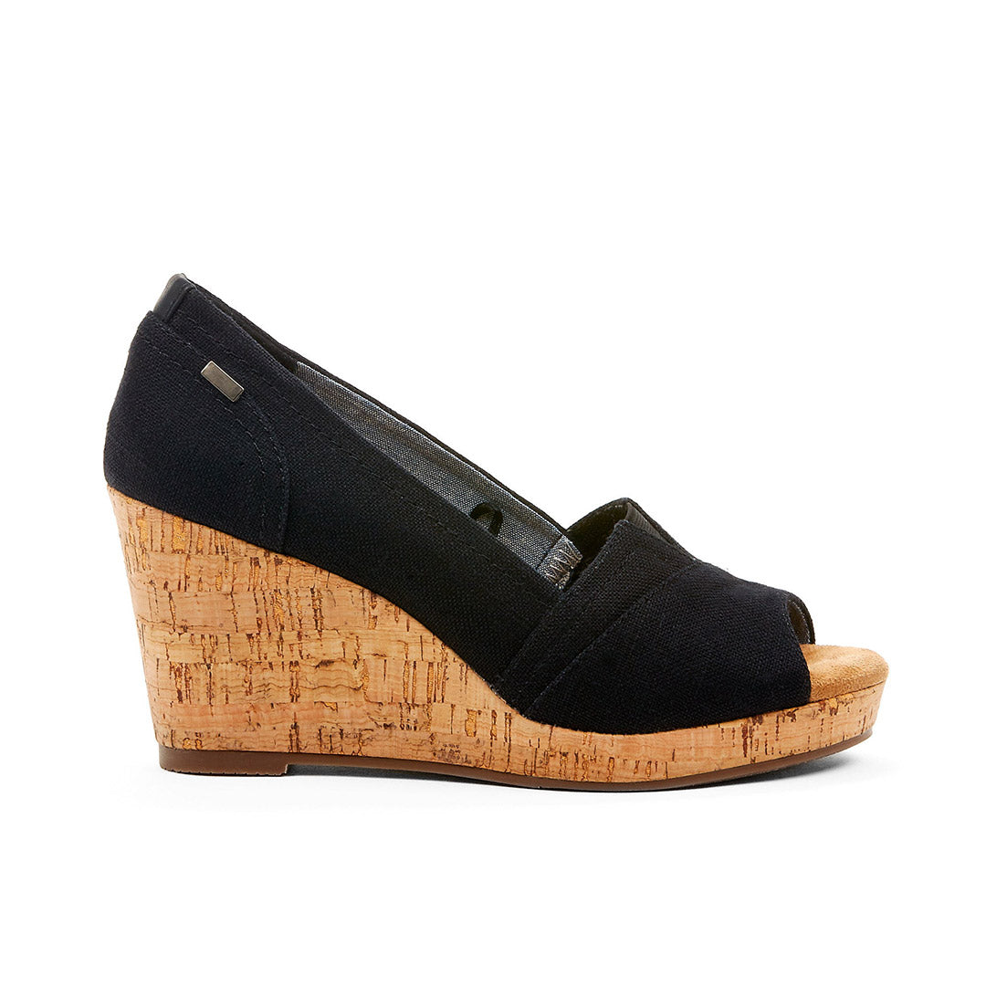 107000-01-rioja_5025fa0a-41c6-4e7a-b2ab-88d8bd487f65-1637700050-Rioja-Women's Sandals-Chelsee Girl-Yellow Shoes