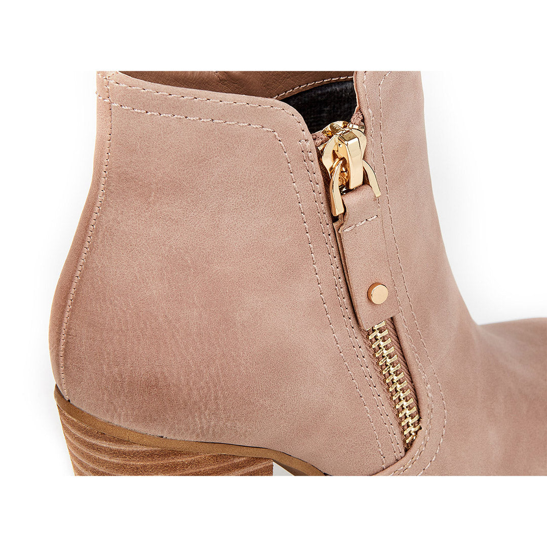 109994-68-essences-06-Essences-Women's Fashion Light Boots-Chelsee Girl-Yellow Shoes