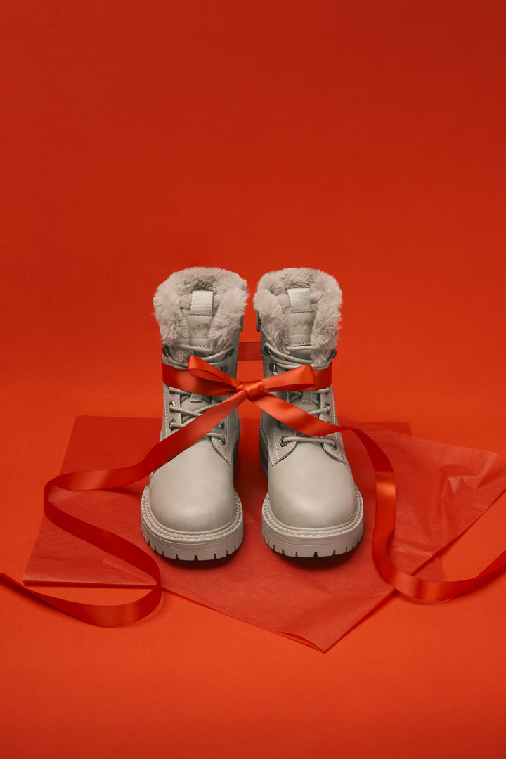 076A9654-Yellow Shoes