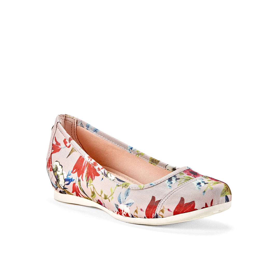 109160-71-lifestyle-1_d89dbd2f-b960-49fe-a42d-5672e7cd645d-Lifestyle-Women's Casual Shoes-Chelsee Girl-Yellow Shoes