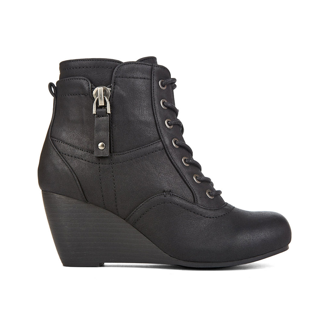 109724-01-panorama-01_7aa9be76-7b4f-40f8-96e5-db07ec56fc4e-1961700050-Panorama-Women's Fashion Light Boots-Chelsee Girl-Yellow Shoes