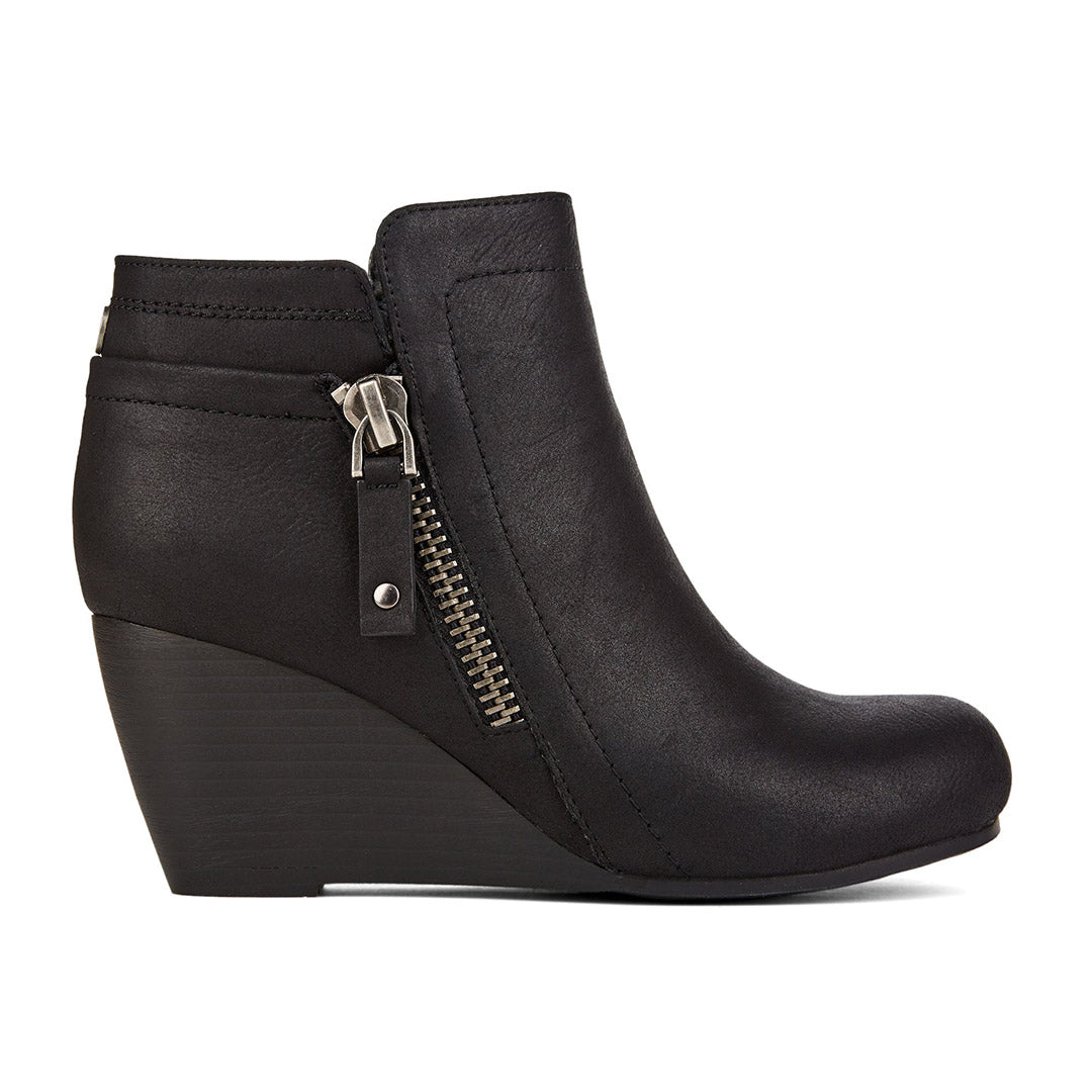 109725-01-prospect-01_94afe14b-a0f5-42b1-8cc2-3f83be2c6cdc-1932000050-Prospect-Women's Fashion Light Boots-Chelsee Girl-Yellow Shoes