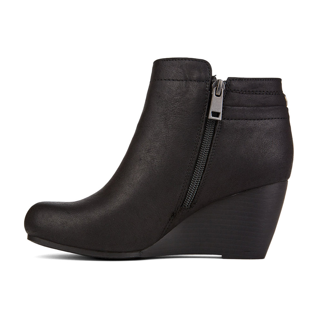 109725-01-prospect-02_27dc824c-7575-4067-adee-a0d61fed7c41-Prospect-Women's Fashion Light Boots-Chelsee Girl-Yellow Shoes
