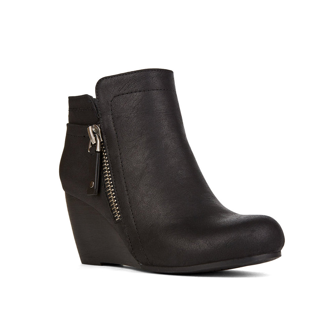 109725-01-prospect-03_206d915a-e1bb-41c1-8ca5-f4618f86c990-Prospect-Women's Fashion Light Boots-Chelsee Girl-Yellow Shoes