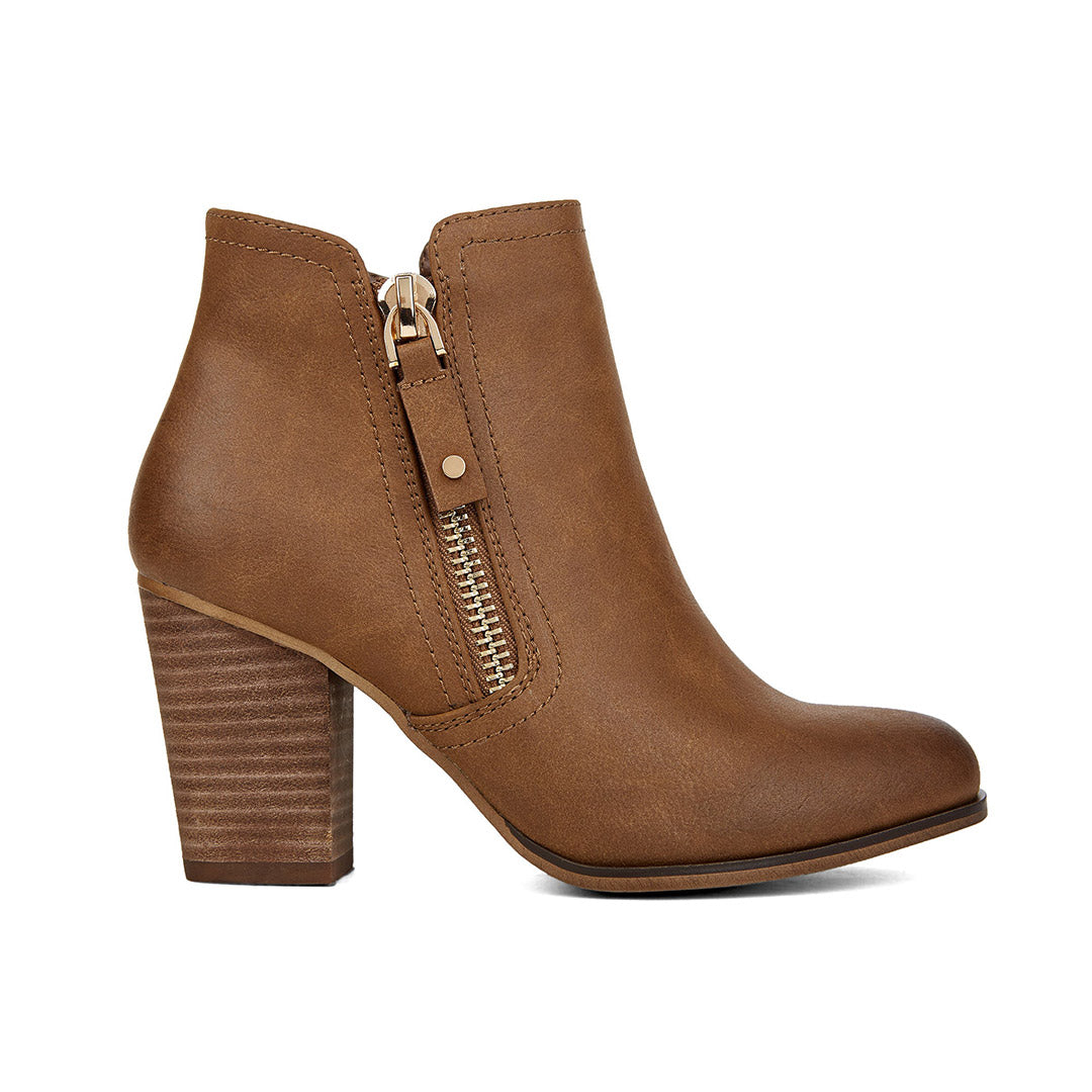 109994-30-essences-01_2cfe4d94-7c32-4684-aa56-f10bbb92cd6f-1920900170-Essences-Women's Fashion Light Boots-Chelsee Girl-Yellow Shoes