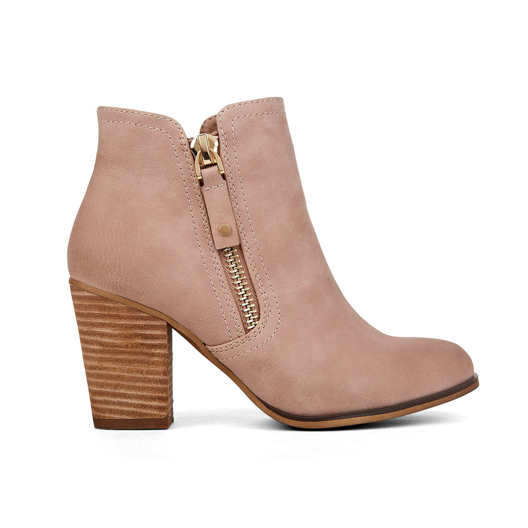 109994-68-essences-01-1920900290-Essences-Women's Fashion Light Boots-Chelsee Girl-Yellow Shoes