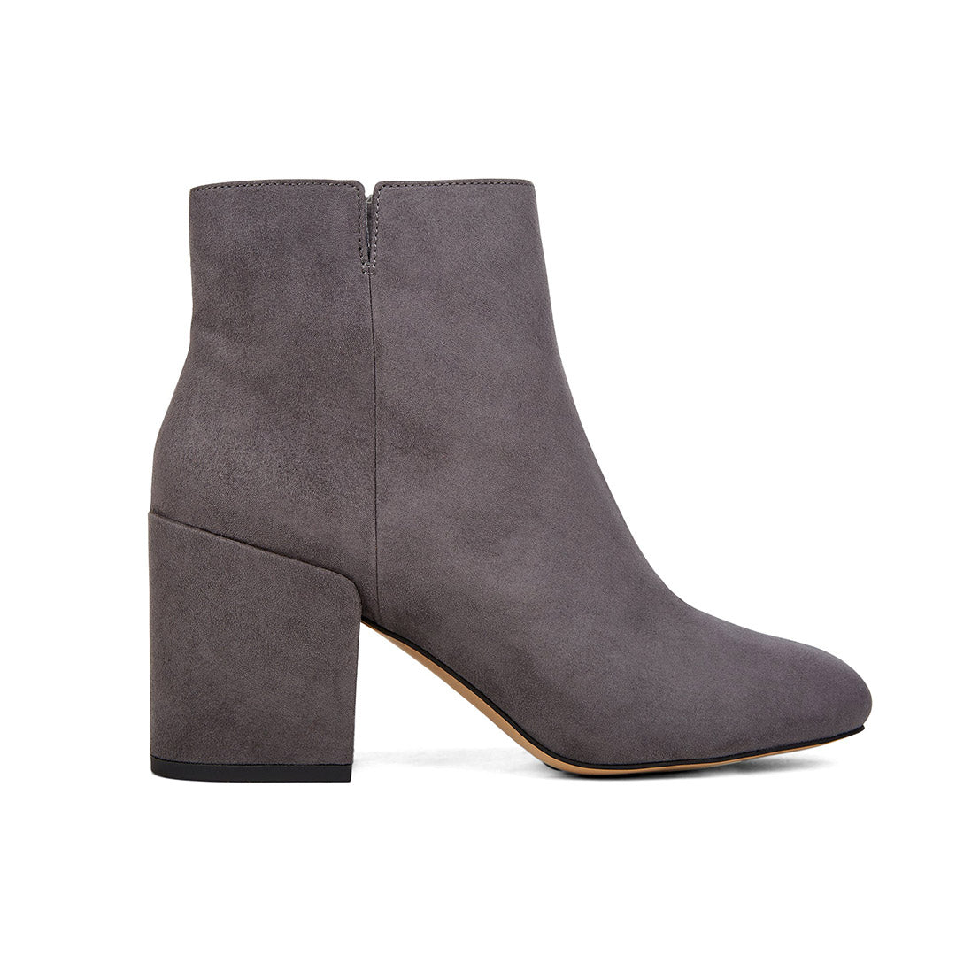 110070-05-minimal-01-1929400225-Minimal-Women's Fashion Light Boots-Chelsee Girl-Yellow Shoes