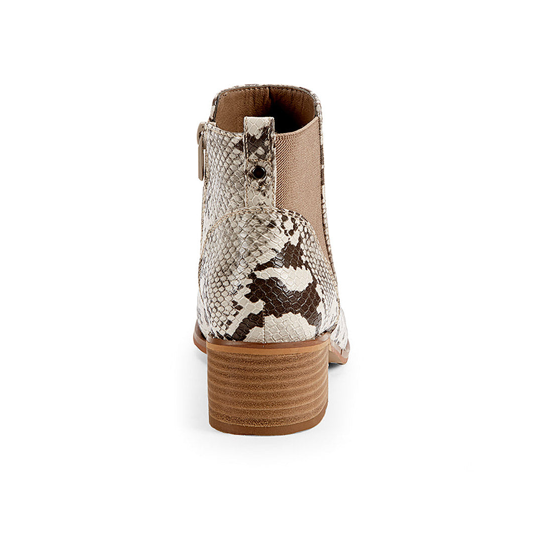 112024-29-sourcing-04-Sourcing-Women's Fashion Light Boots-Chelsee Girl-Yellow Shoes